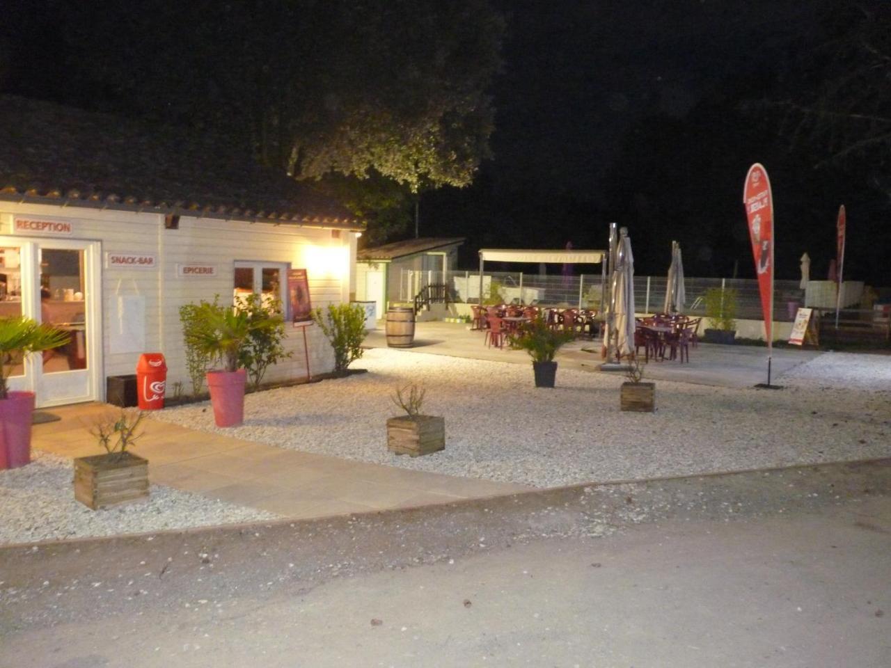 Camping De Graniers Hotel Monoblet Kültér fotó